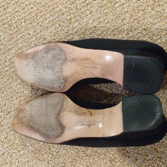 Salvatore Ferragamo Black Flats with Plastic Logo Bow 7.5 - Picture 7 of 9